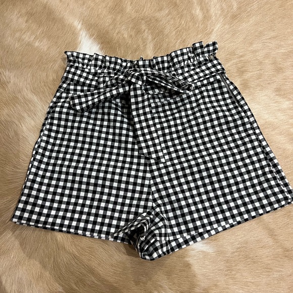 Zara Short - Picture 1 of 3